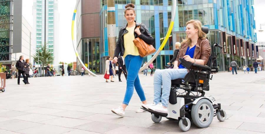 Инвалидная коляска на электроприводе: комфорт и свобода передвижения для инвалидов