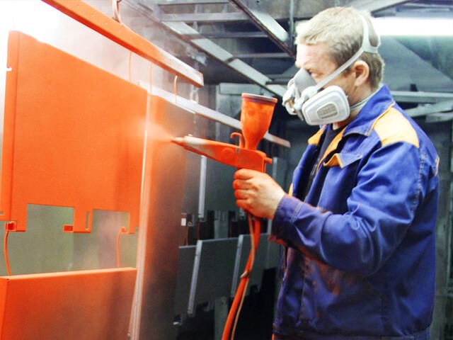 Порошкове фарбування та виготовлення металевих конструкцій: надійний захист і довговічність виробів